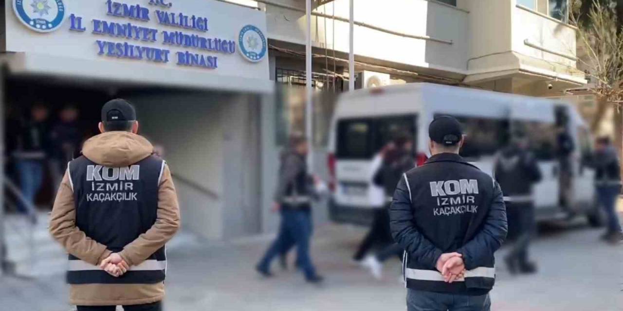 Fetö Şüphelilerine İzmir Merkezli Operasyon: 15 Gözaltı