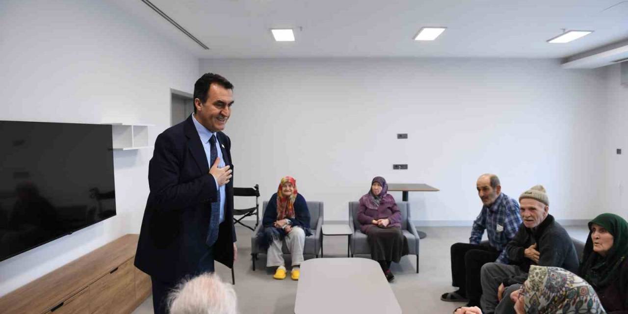 Başkan Dündar, Huzurevi Sakinlerinin Yüzünü Güldürdü