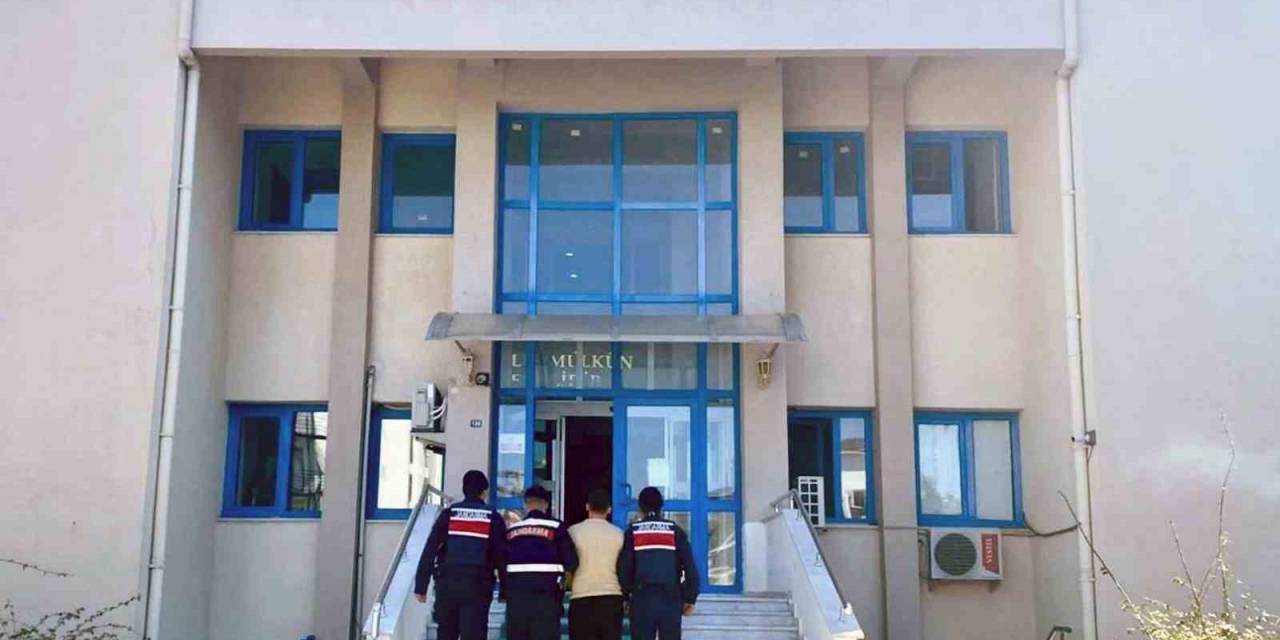 Yaşından Fazla Suç Kaydı Var