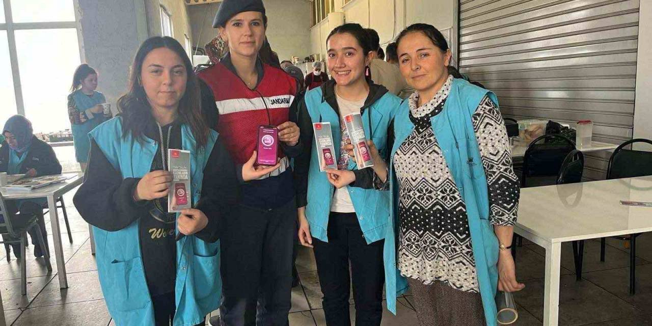 Tokat İl Jandarma Komutanlığı’ndan Çocuklara, Gençlere Ve Kadınlara Yönelik Eğitimler