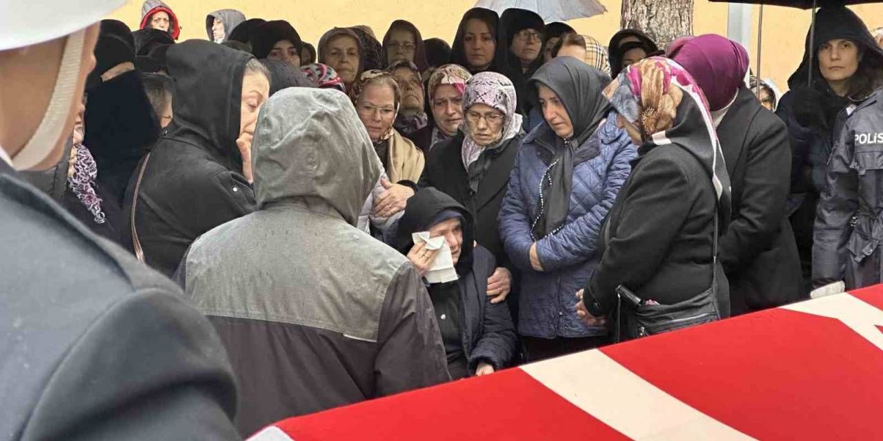 Eski Eşi Tarafından Öldürülen Polis Memuru Sevda Kuş Son Yolculuğuna Uğurlandı