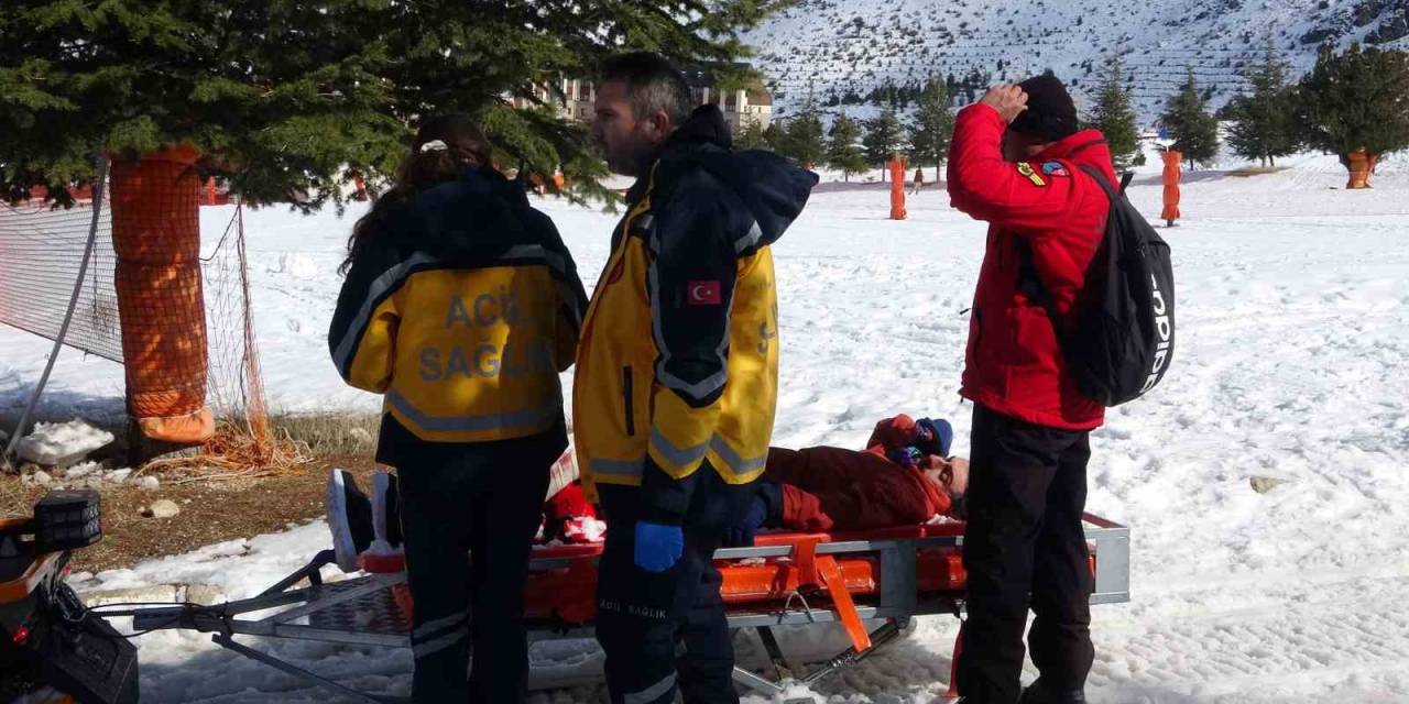 Kayak Yaparken Düşerek Yaralanan Genç, Jak Ekiplerince Kurtarıldı