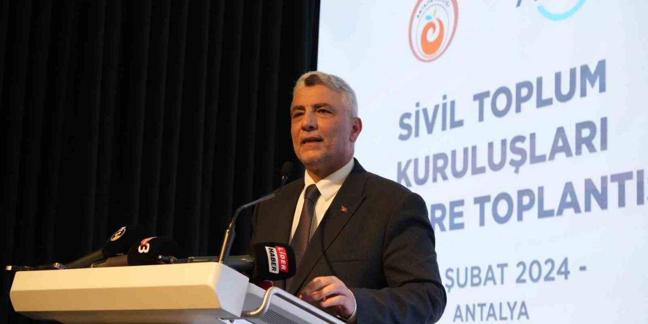 Ticaret Bakanı Bolat: "Mart, Nisan Aylarında Cari Açığımız 30 Milyar Dolara Gerileyecek"