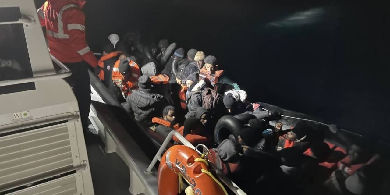 Ayvacık Açıklarında 77  Kaçak Göçmen Yakalandı