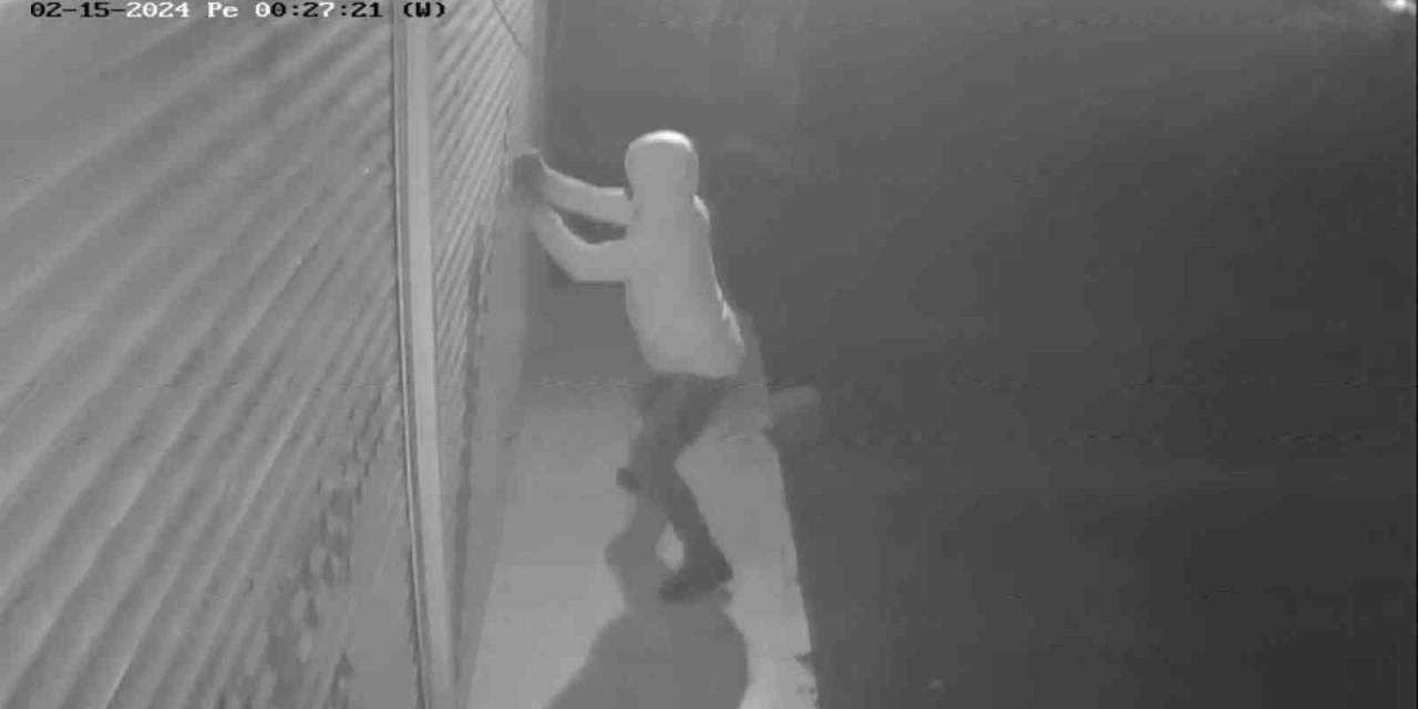 Adana’da Maskeli Şahıslar İş Yerlerini İşaretledi