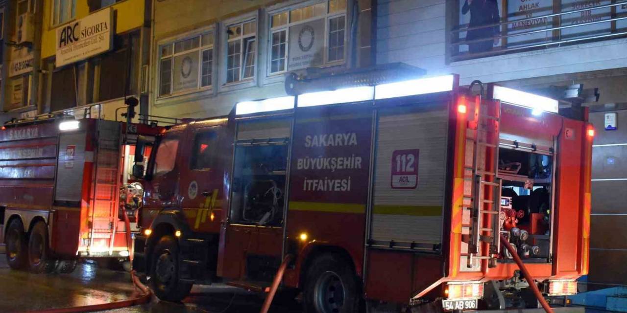 Sakarya’da Market Deposunda Yangın