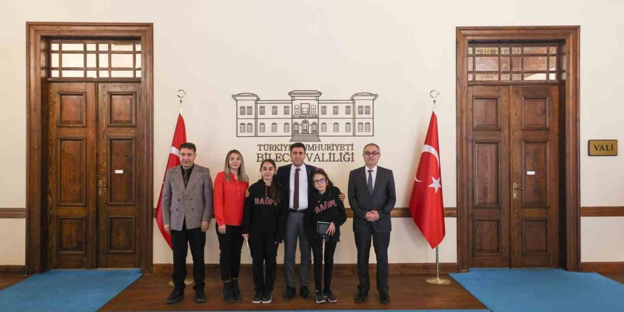 Başarılı Öğrenciler Vali Aygöl’e Projelerini Anlattı