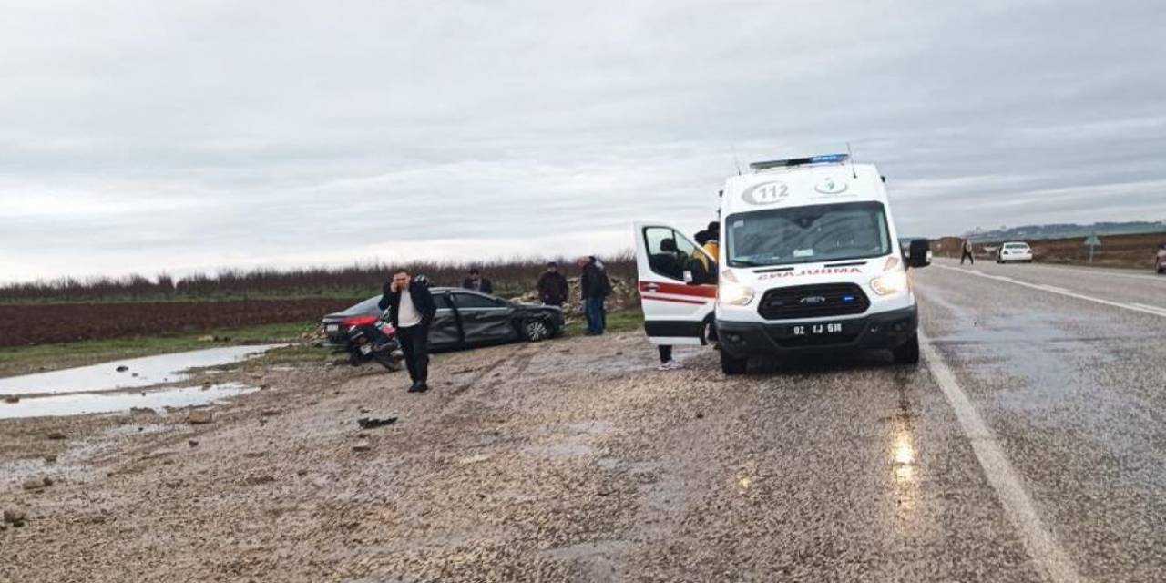 Minibüs İle Otomobil Çarpıştı: 2 Yaralı