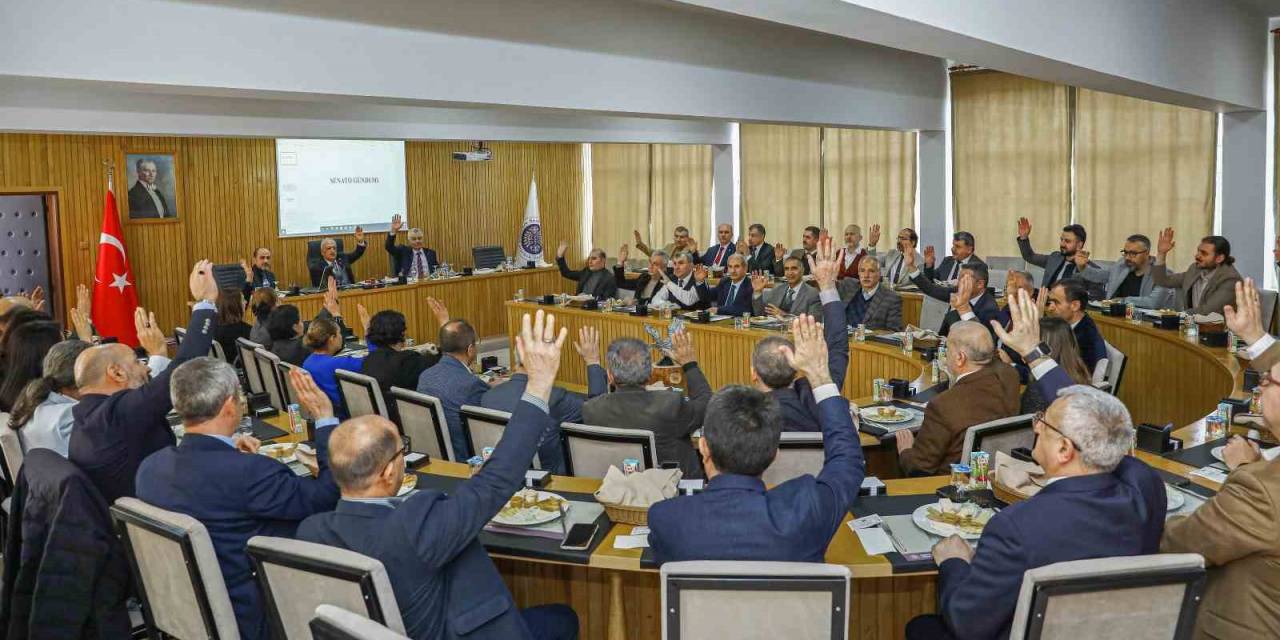 Atatürk Üniversitesinden ‘Tarihi’ Senato