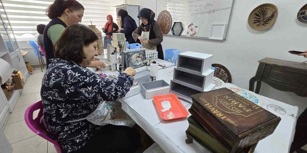 Tokat’ta Kızlarının Çeyizi İçin Bu Kursa Geliyorlar