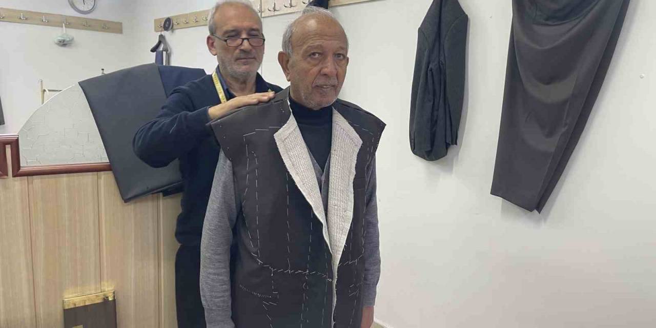 Yarım Asırdır Aşk İle Dikiş Atan Terzi, Mesleğini Devam Ettirecek Çırak Bulamıyor