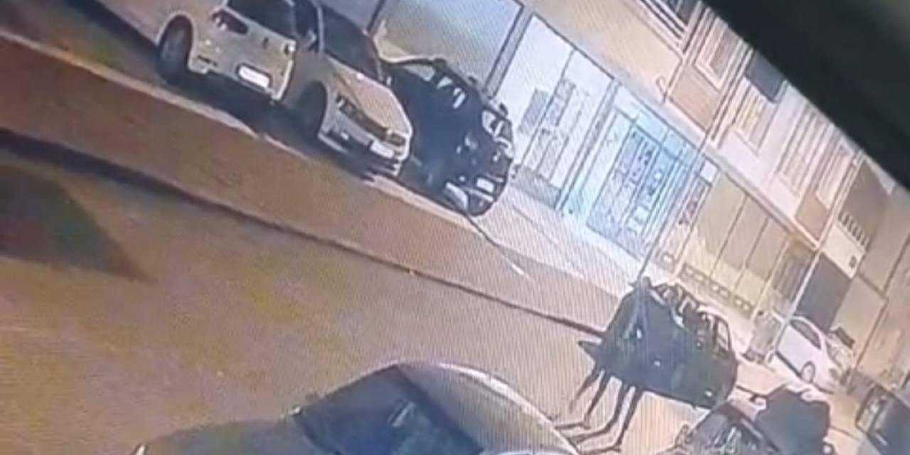 Önce Tartıştı Sonra Otomobillerin Aynalarını Kırdı