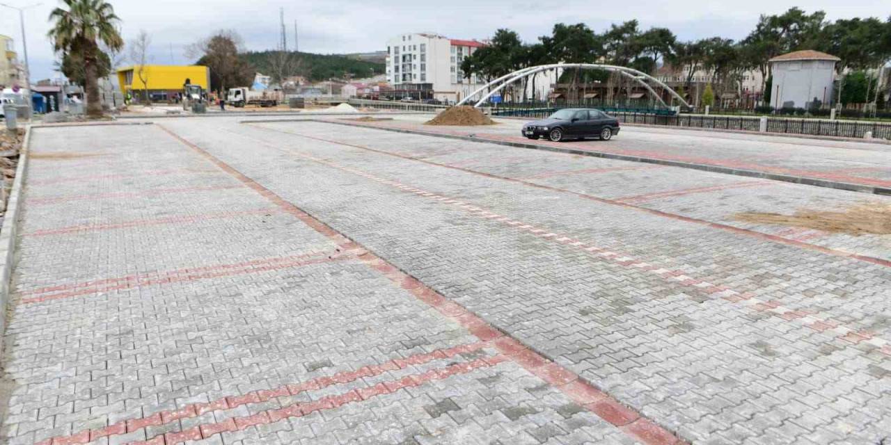 Ezine’de Ücretsiz Açık Otopark Ve Cep Otoparkı İnşaatı Tamamlanmak Üzere