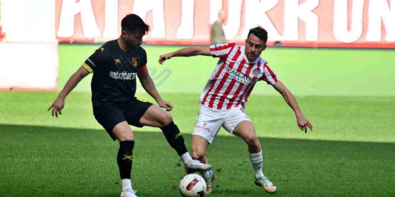 Trendyol Süper Lig: Antalyaspor: 2 - İstanbulspor: 0 (İlk Yarı)