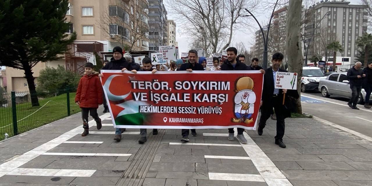 Hekimler Ve Sağlık Çalışanları Gazze İçin ‘Sessiz’ Yürüyüş Düzenledi