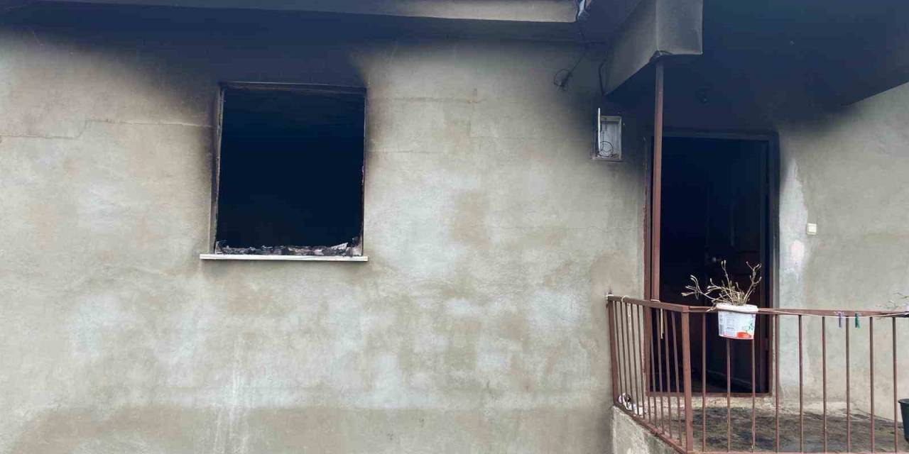 Muhtarın Evini Kundakladılar