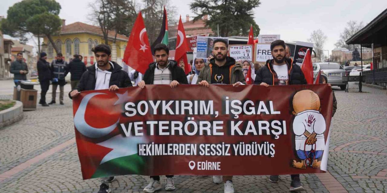 Gazze’ye Destek İçin Bir Araya Gelen Üniversite Öğrencilerinden Sessiz Yürüyüş