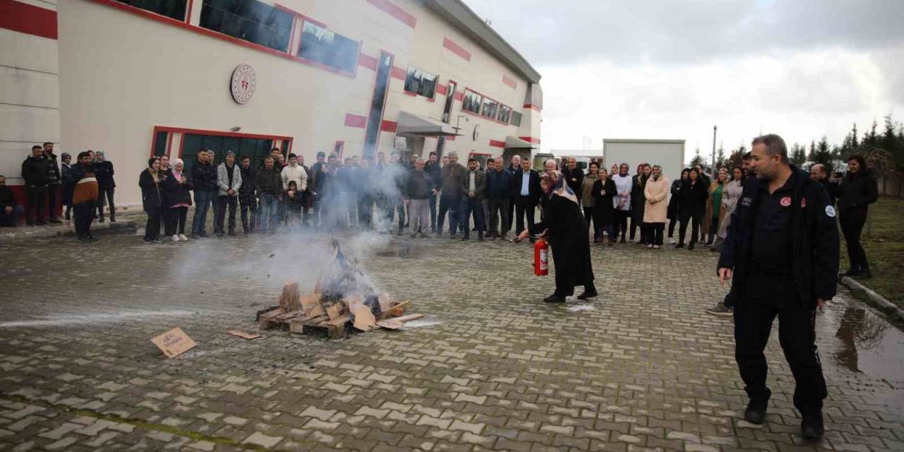 Gençlik Ve Spor Müdürlüğü Personeline Yangın Söndürme Eğitimi