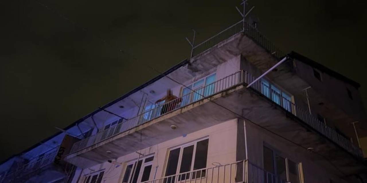 2 Aylık Bebeğine Zarar Vermeye Çalışan Baba Ekipler Tarafından İkna Edildi