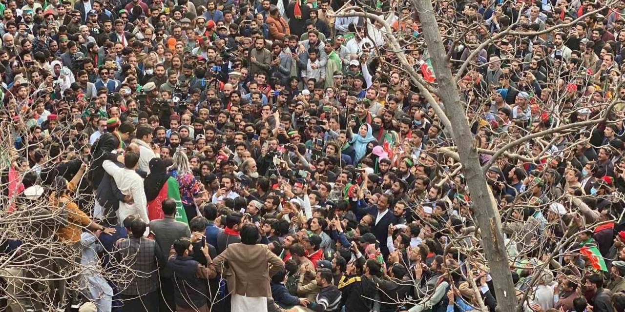 Pakistan’da Imran Khan Destekçileri Protestolarını Sürdürüyor