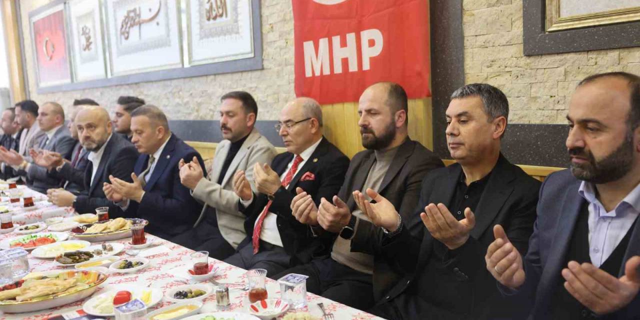 Gölbaşı Belediye Başkanı Şimşek, Artvin Ve Bayburtlularla Bir Araya Geldi