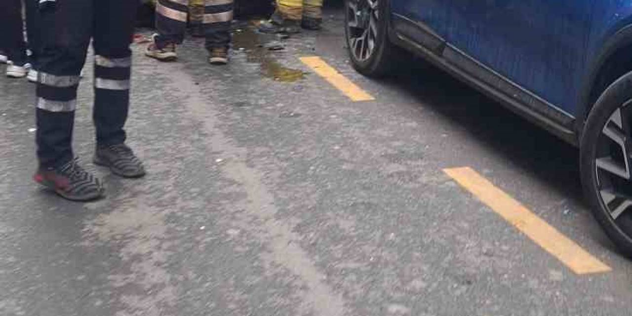 Fatih’te Park Yeri Kavgası: Kavganın Ardından Ters Yöne Girip 2 Araca Çarptı