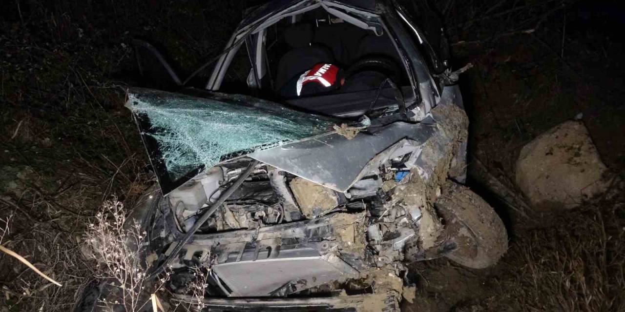 Çanakkale’de Otomobil Şarampole Yuvarlandı, Sürücü Hayatını Kaybetti