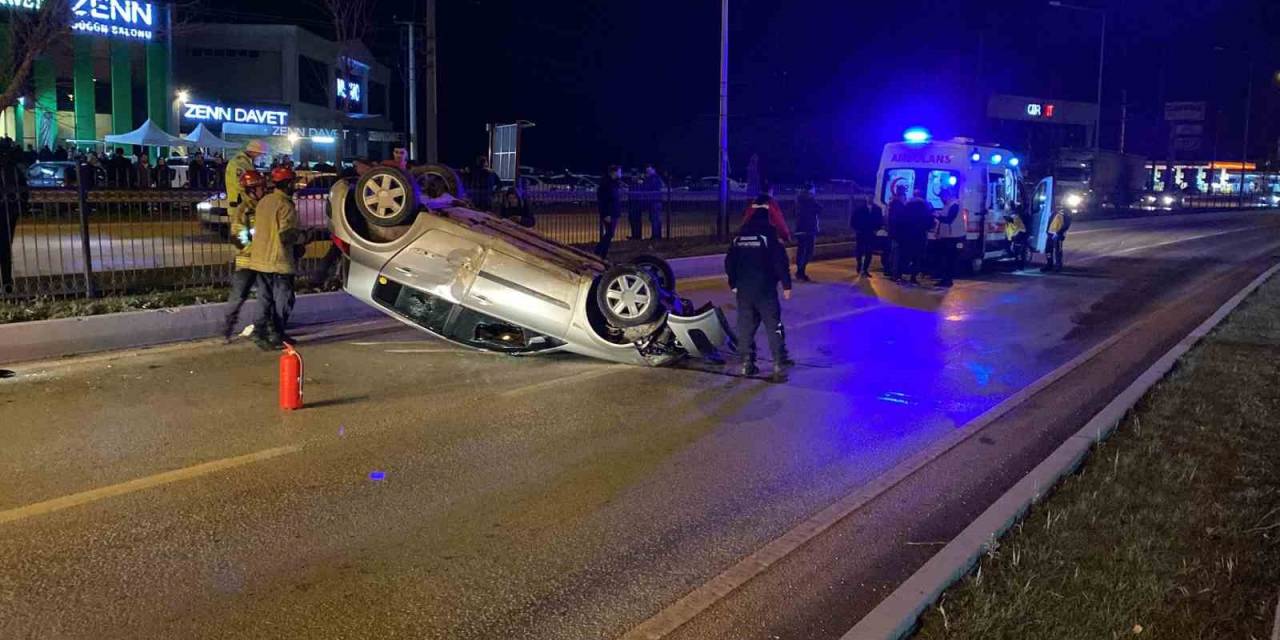 Yağmur Sebebiyle Kayganlaşan Yolda Otomobil Takla Atta: 1 Yaralı