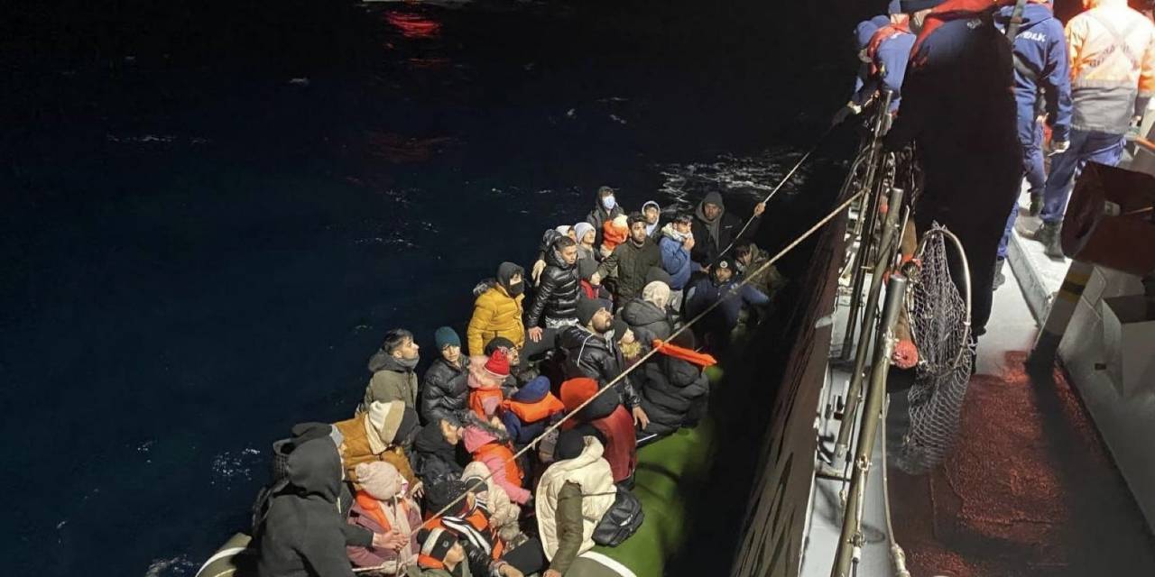 Ayvacık Açıklarında 49 Kaçak Göçmen Kurtarıldı