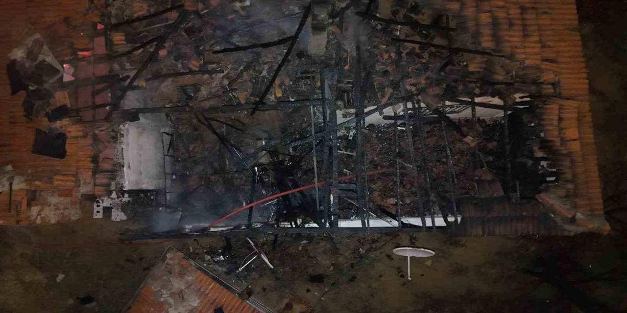 Kırıkkale’de Müstakil Evin Çatısı Alevlere Teslim Oldu