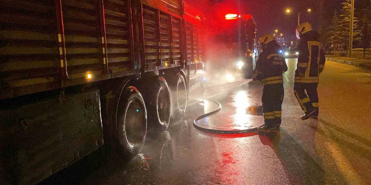 Fren Balataları Isınan Tır Yanmaktan Son Anda Kurtarıldı