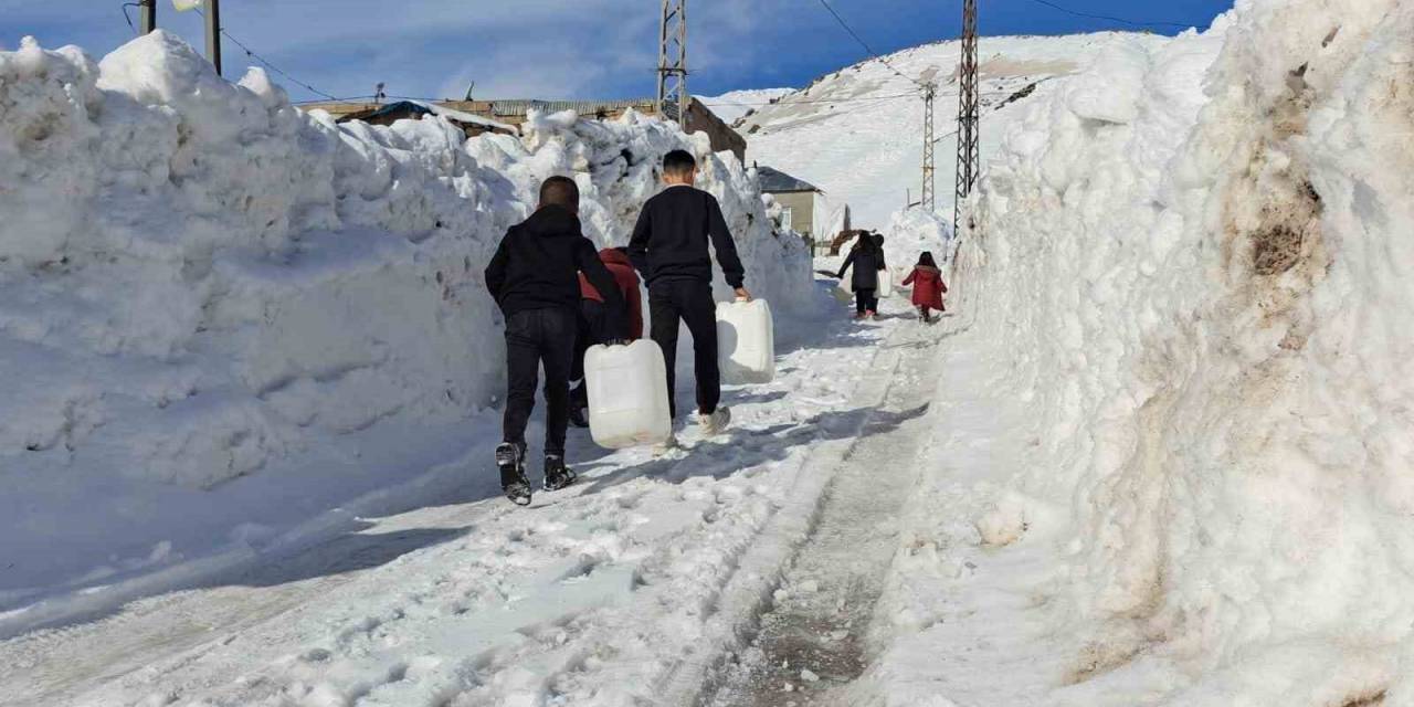 Çocuklar Türkiye’nin En Yüksek Köyüne Kayak Merkezi Kurulmasını İstiyor