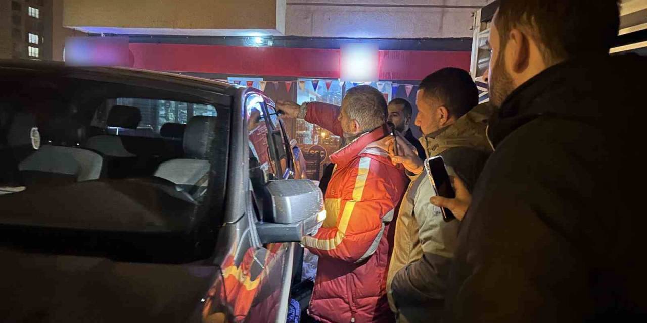 Araçta Kilitli Kalan Çocuk Çilingir Yardımıyla Kurtarıldı