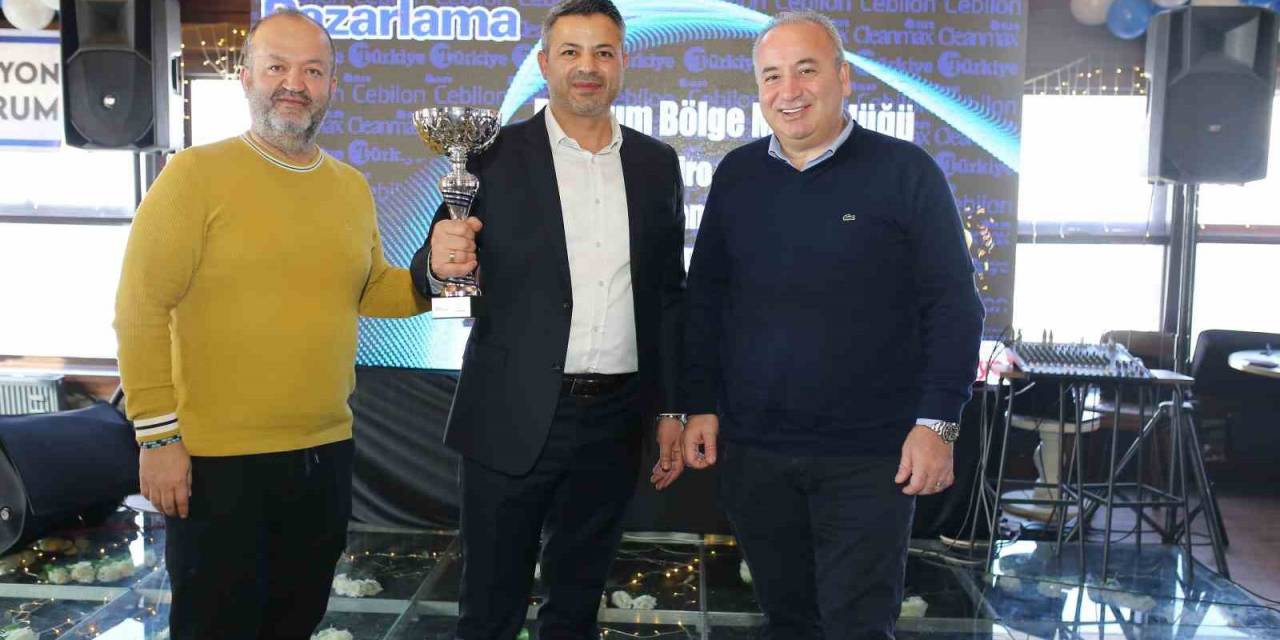 İhlas Pazarlama Genel Müdürü Orhan Korkusuz Şampiyon Ekibi Ödüllendirdi