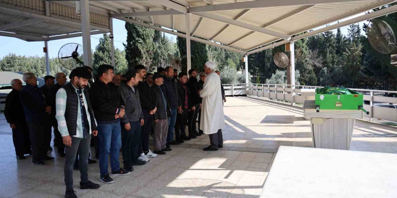 Marmara’da Batan "Batuhan A" Gemisinde Ölen Kadın Mürettebat Adana’da Toprağa Verildi