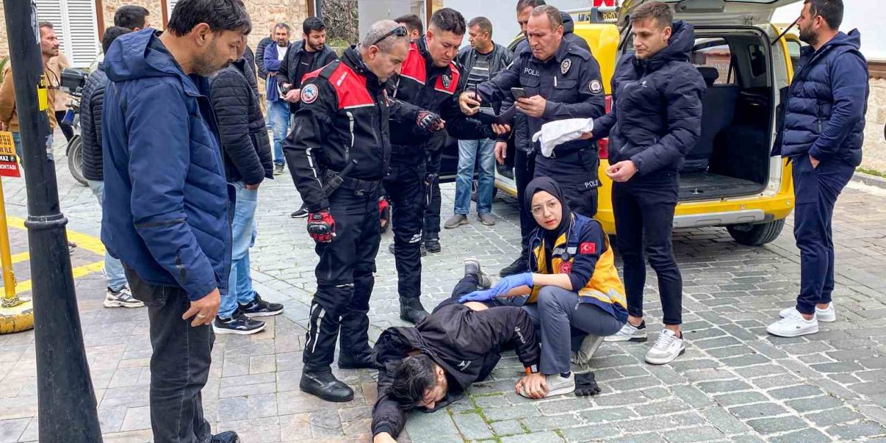 Ticari Taksi Ve Motosiklet Sürücüsü Arasında Yol Verme Kavgası: 1 Yaralı