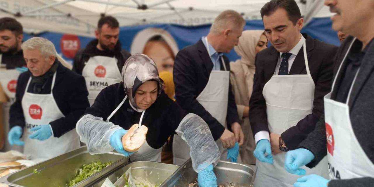 Sancaktepe’de 5 Ton Hamsi Vatandaşlara İkram Edildi
