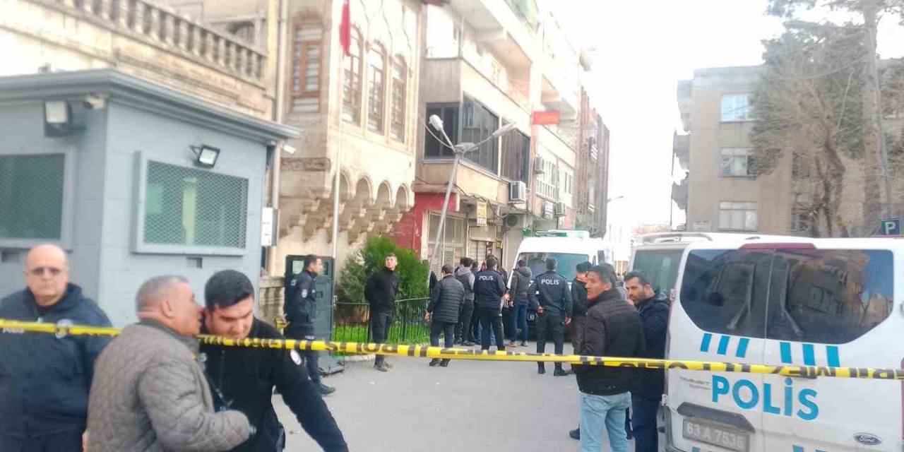 Boşanma Aşamasında Olduğu Eşini Öldürülüp, Kendini Vurdu