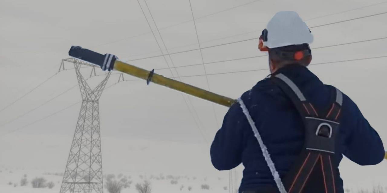 Elektrik Onarım Ve Bakım Ekiplerinin Karda Zorlu Mesaisi