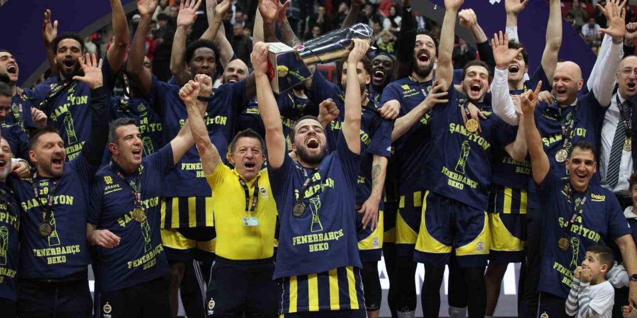 Türkiye Kupası Şampiyonu Fenerbahçe, Kupasını Aldı