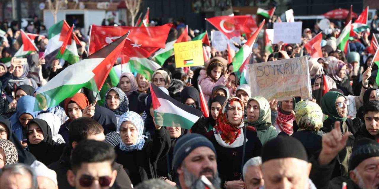 Elazığ’da Binlerce Kişi Filistin İçin Yürüdü