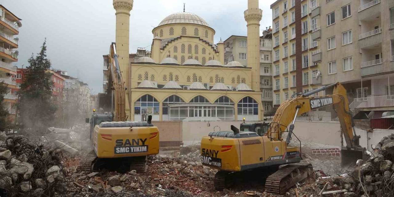 Diyarbakır’da Yarım Asırlık Kütüphanenin Yıkımı Yapıldı