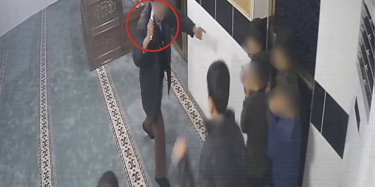 Camide Kur’an-ı Kerim Eğitimi Alan Çocuklara Bıçakla “Uslu Durun” Uyarısı