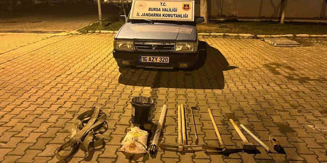 Roma Dönemine Ait Mezarı Asitle Eritmeye Çalışan Definecileri Jandarma Yakaladı