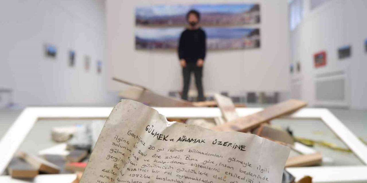 Fotoğraflarla Depremin Acı Yüzünü Anlattı