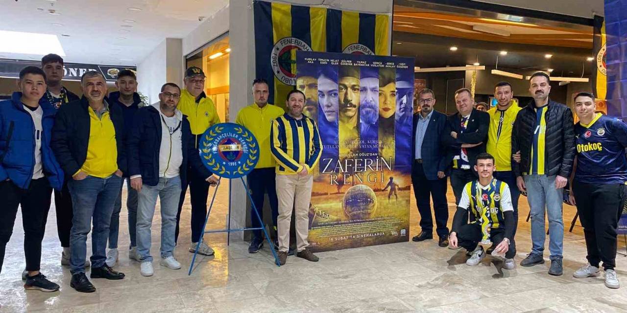 Fenerbahçe Taraftarları Sinema Salonunu Doldurdu