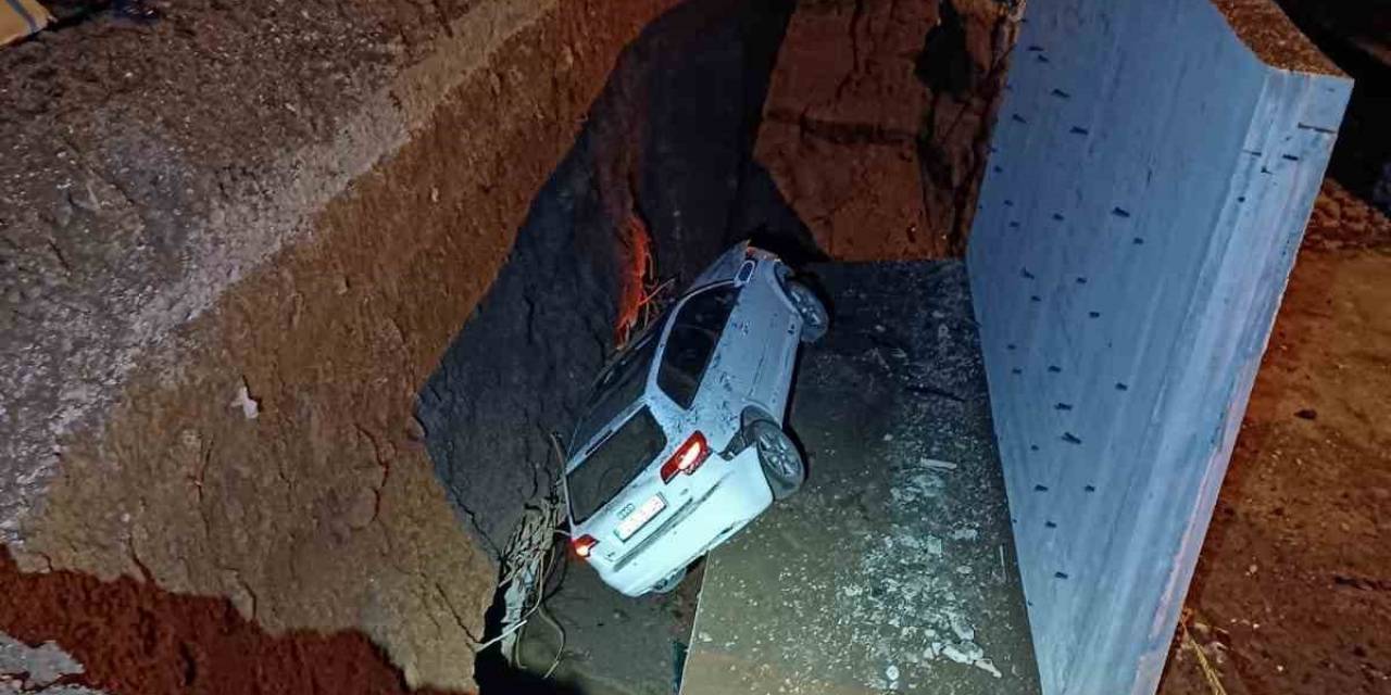 Tatvan’da Araç Çukura Düştü: 3 Yaralı