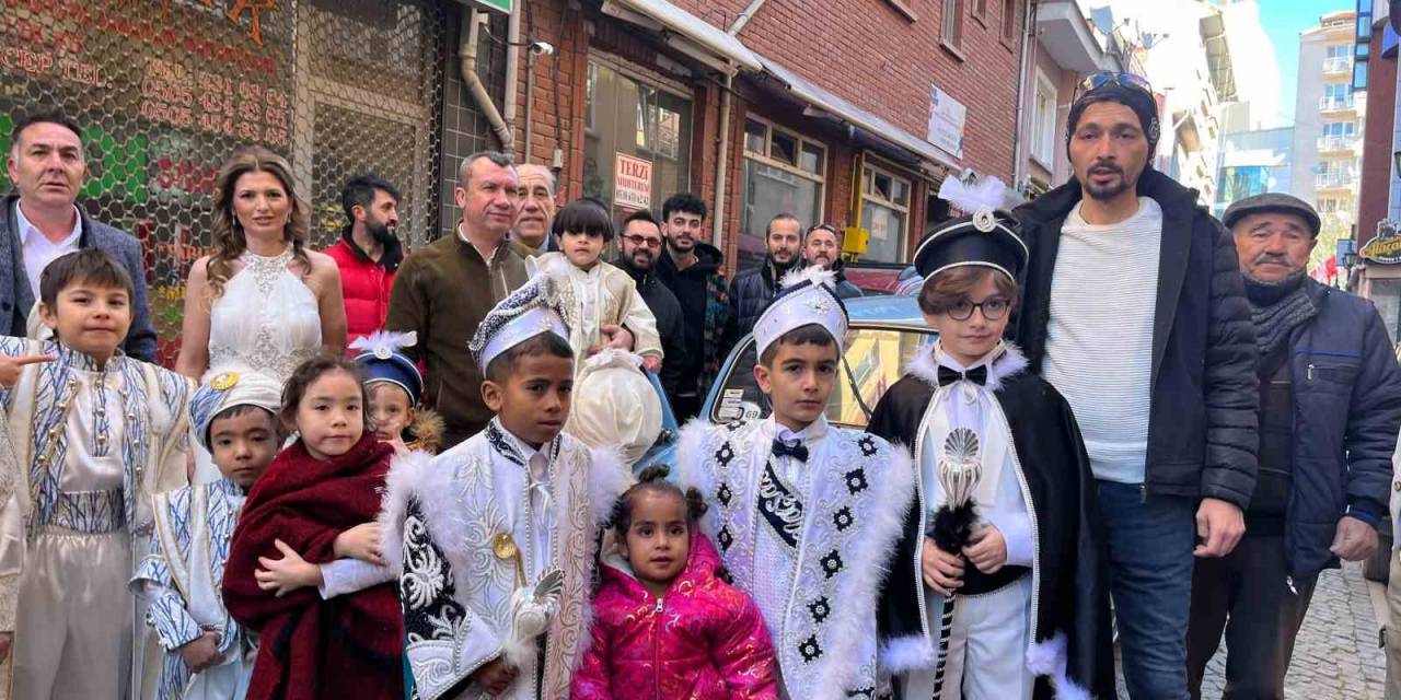Kimsesiz Ve Depremzede Çocuklar İçin Toplu Sünnet Şöleni Gerçekleştirildi