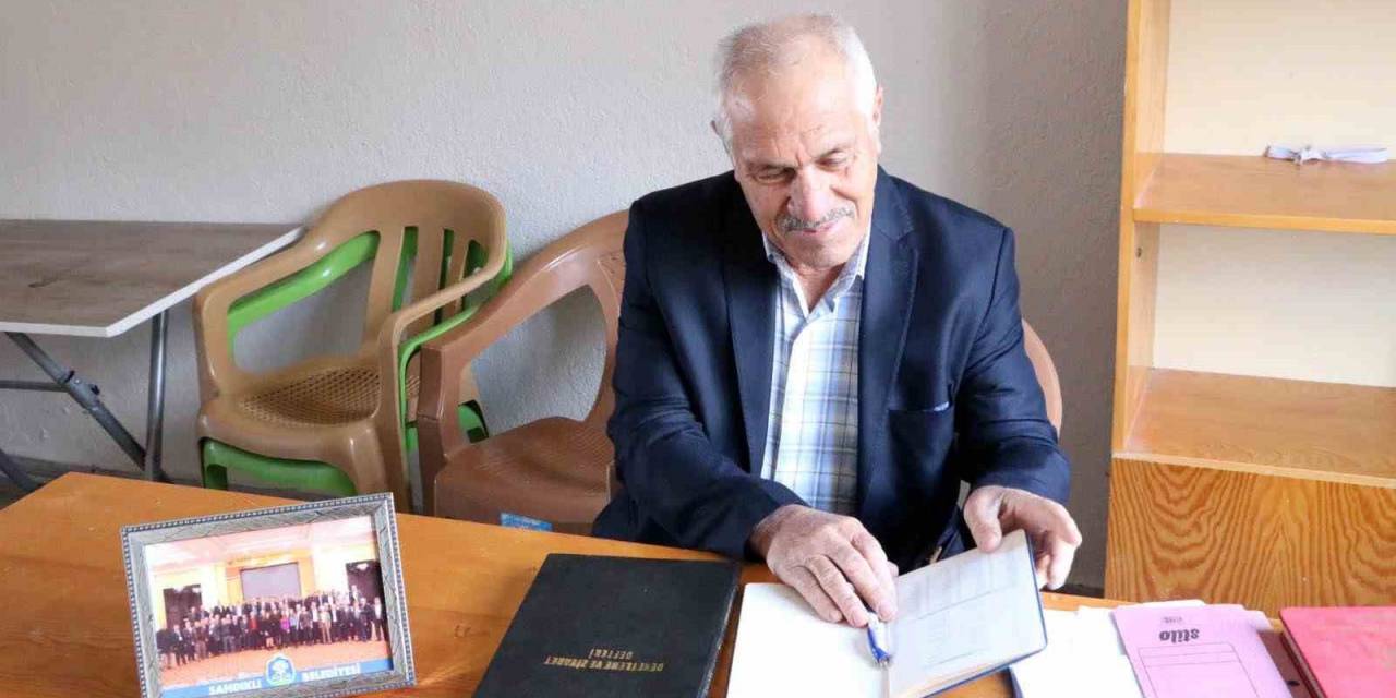 Bu Muhtarın Tek Rakibi Kendisi