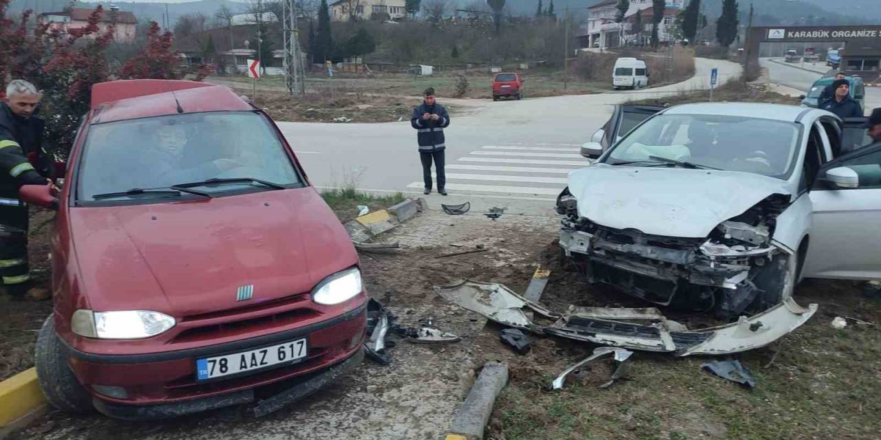 Araçta Sıkışan Sürücüyü İtfaiye Ekipleri Kurtardı